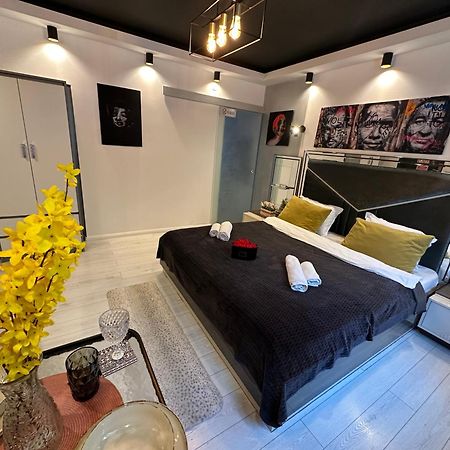 The Fame - Modern Studio In Top Location & Parking Craiova Eksteriør billede