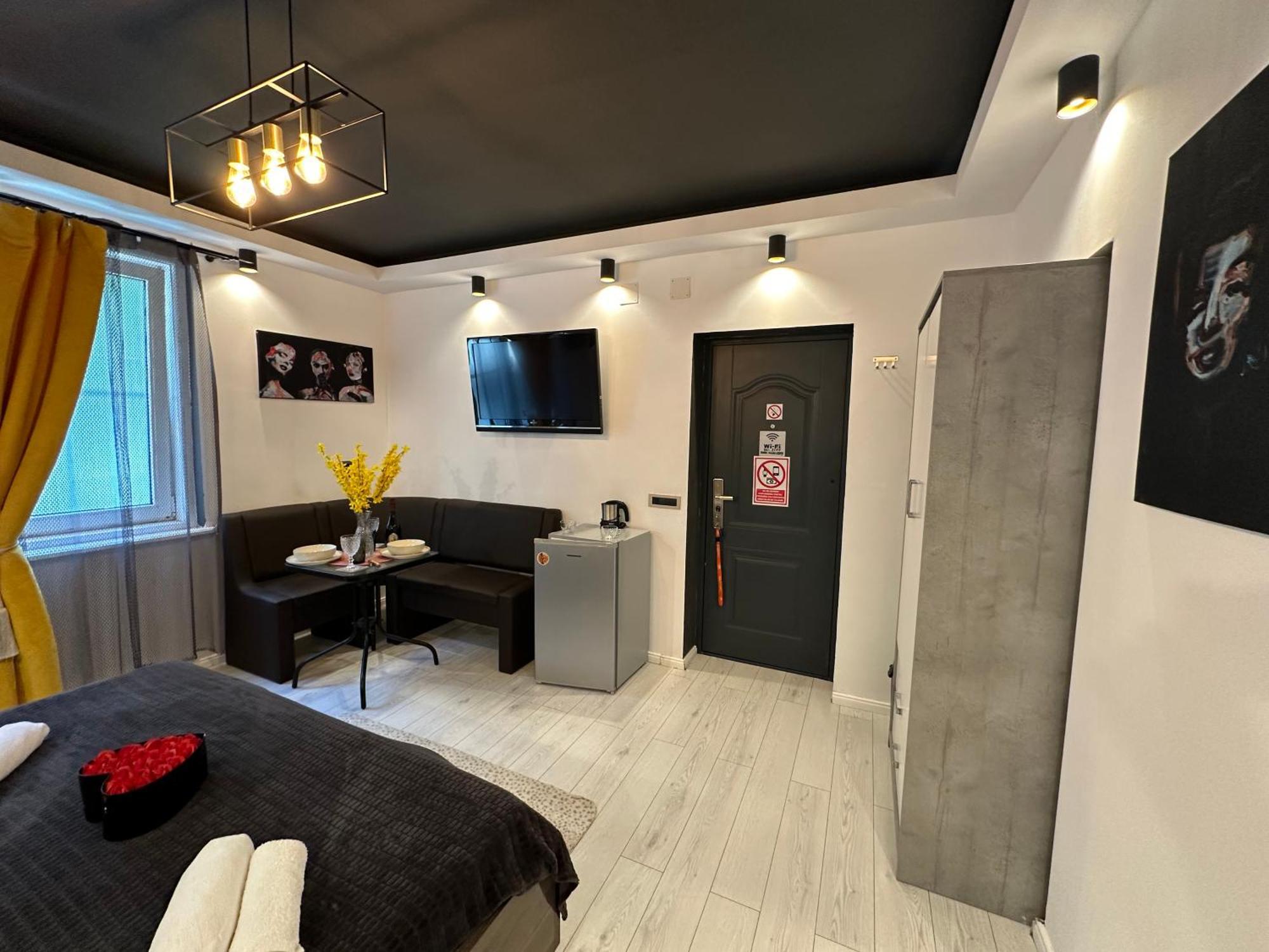 The Fame - Modern Studio In Top Location & Parking Craiova Eksteriør billede
