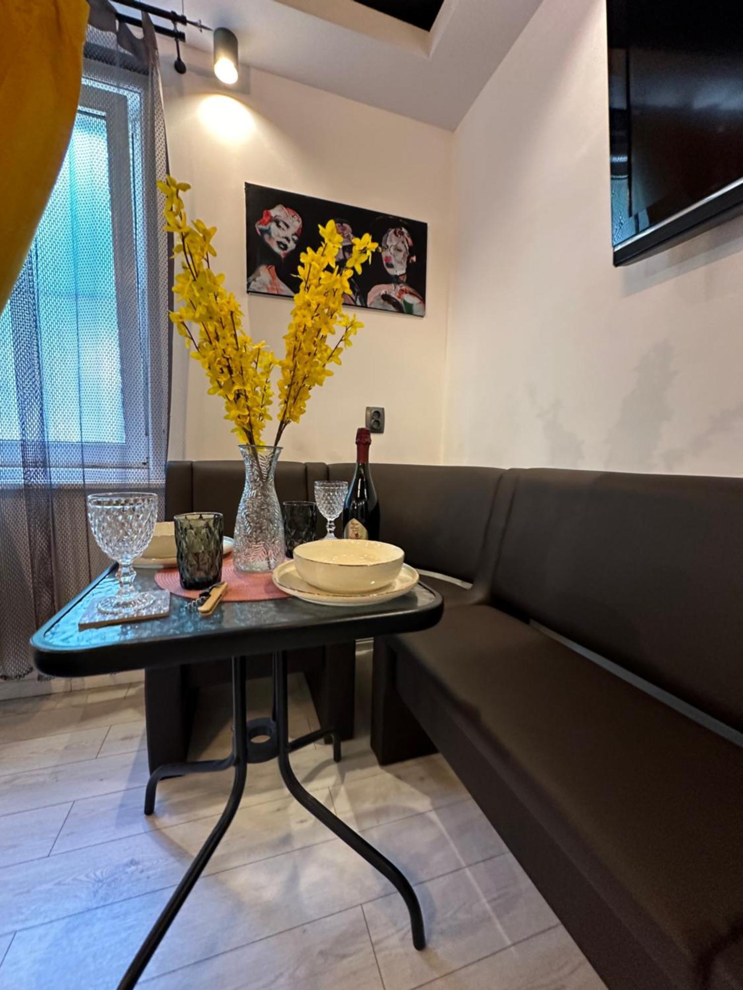 The Fame - Modern Studio In Top Location & Parking Craiova Eksteriør billede
