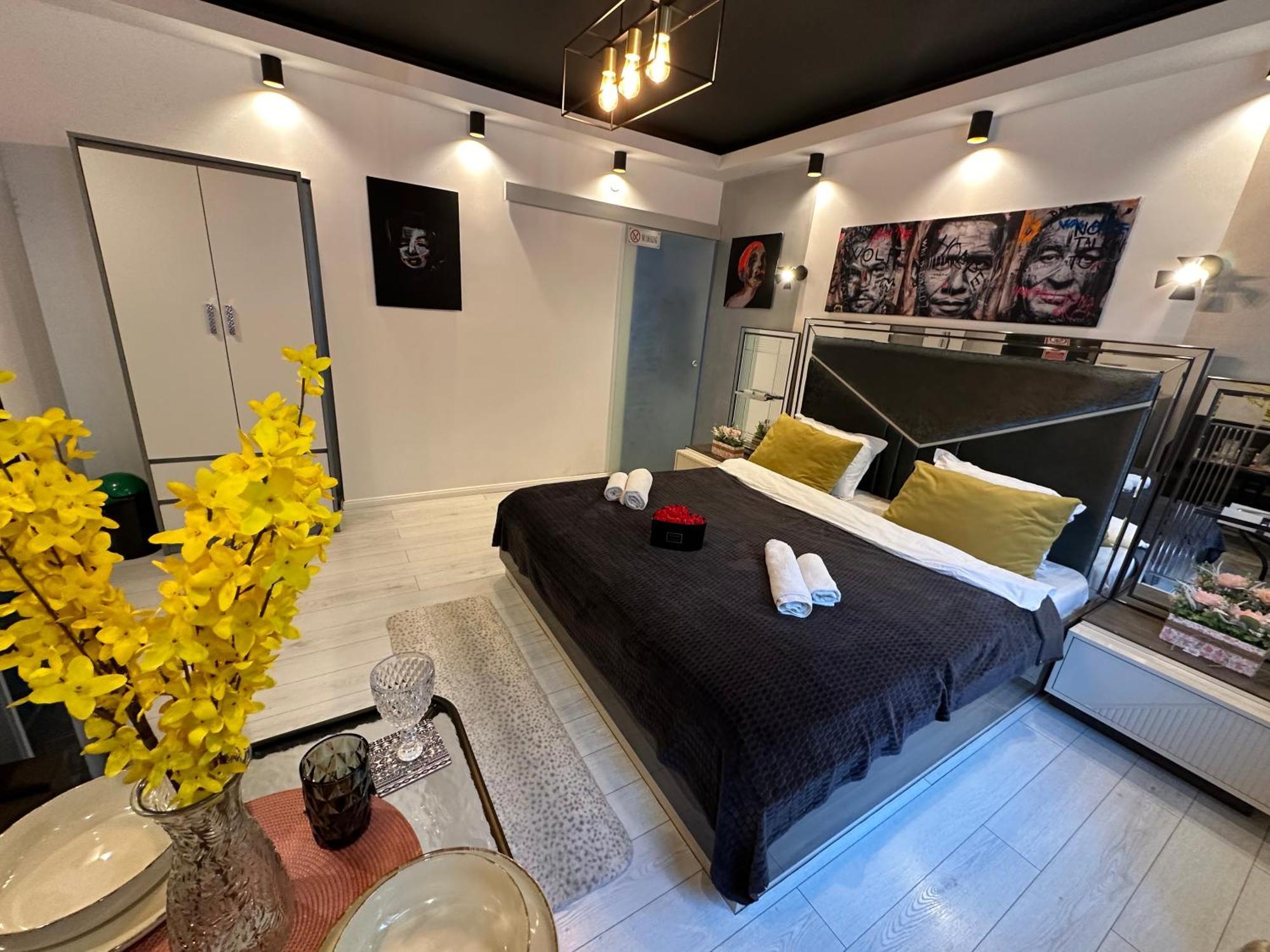 The Fame - Modern Studio In Top Location & Parking Craiova Eksteriør billede